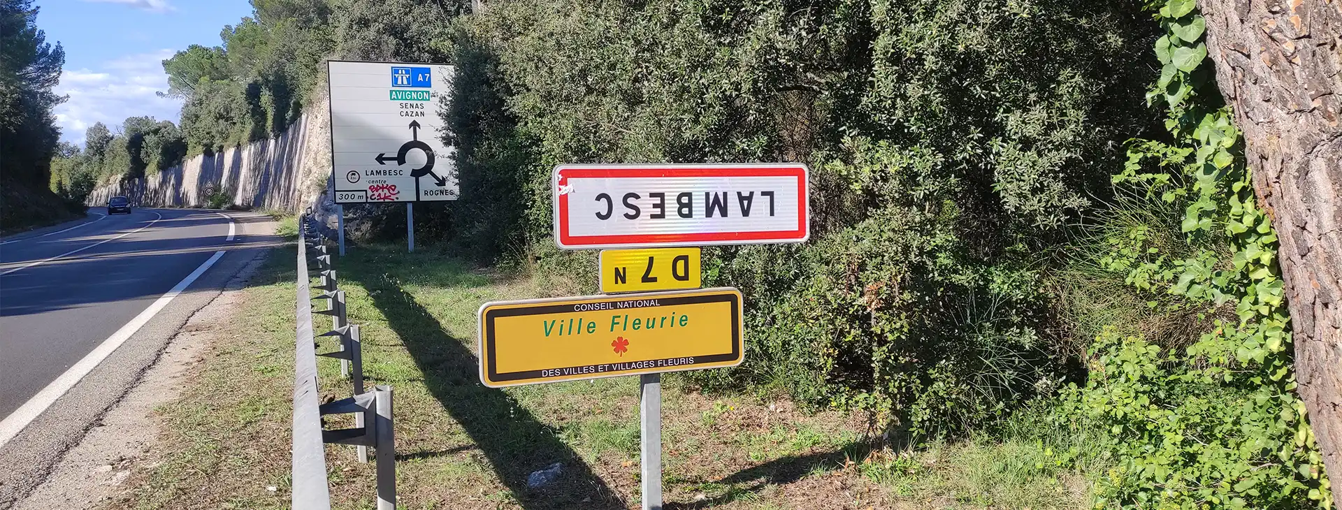 Les panneaux d’entrée de ville, de nouveau à l’envers !