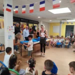 260625_Récompenses maternelles - École La Ventarelle avec Philippe Razeyre - Maire de Lambesc, Julie Bortels Virgona - Conseillère municipale et Sébastien Knockaert - Adjoint à la vie associative