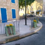 Jardinières sur barrières - Rte de Caireval_260708